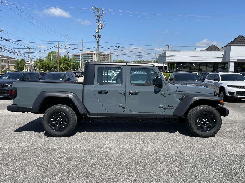 new 2025 Jeep Gladiator car, priced at $38,084