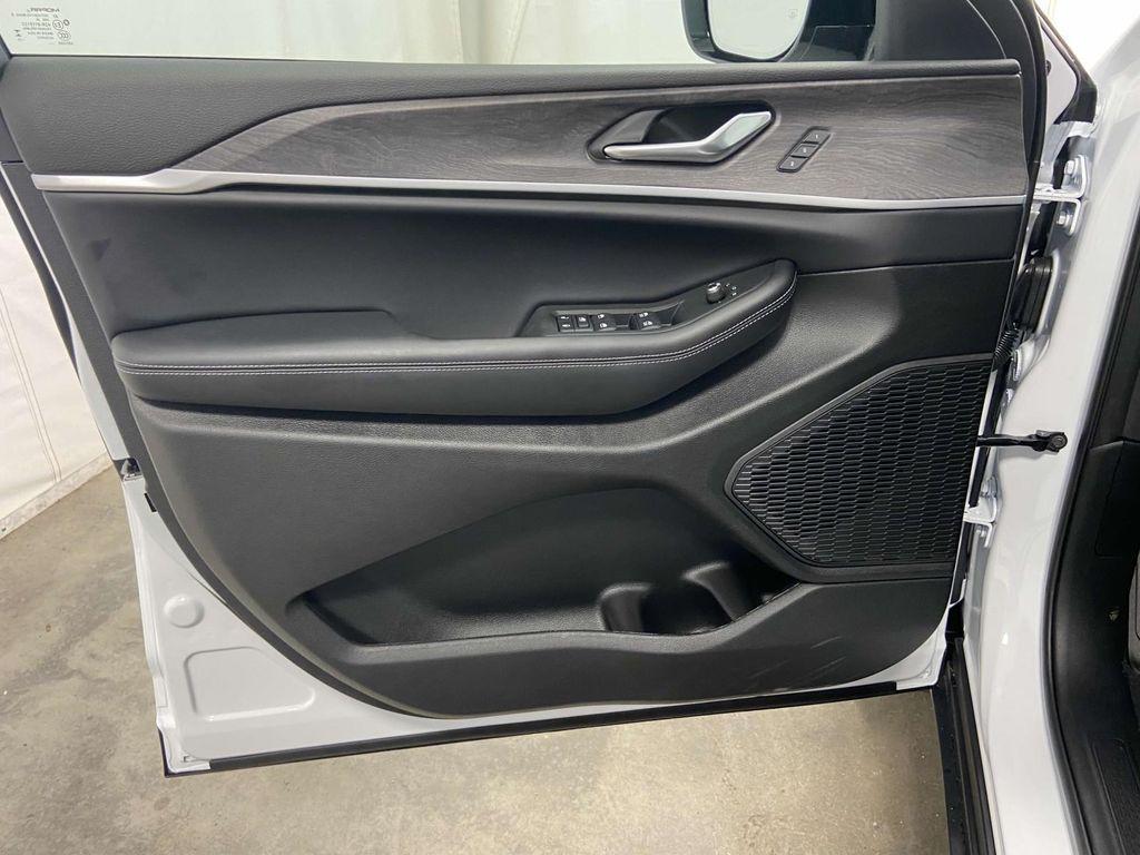 new 2025 Jeep Grand Cherokee L car, priced at $49,342