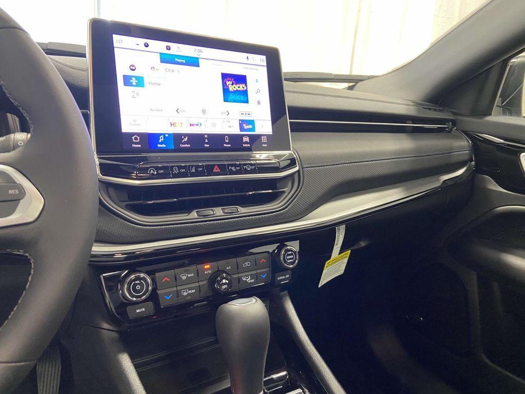 new 2025 Jeep Compass car, priced at $40,015