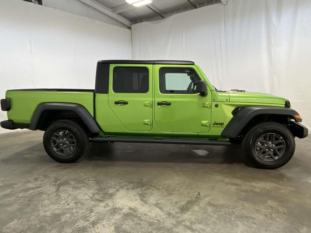 new 2025 Jeep Gladiator car, priced at $44,759