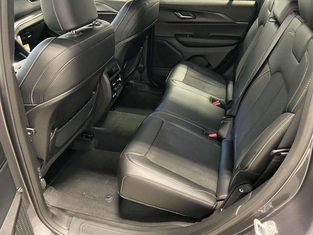 new 2025 Jeep Grand Cherokee car, priced at $42,000