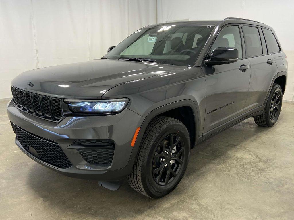 new 2025 Jeep Grand Cherokee car, priced at $42,000