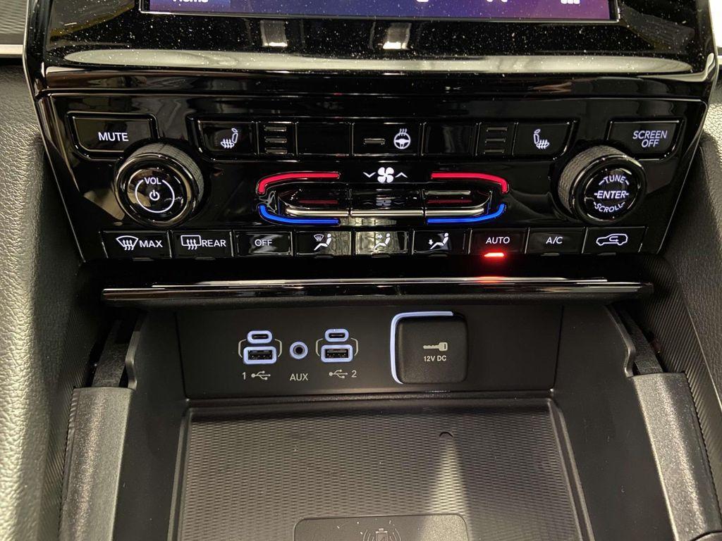 new 2025 Jeep Grand Cherokee car, priced at $42,000