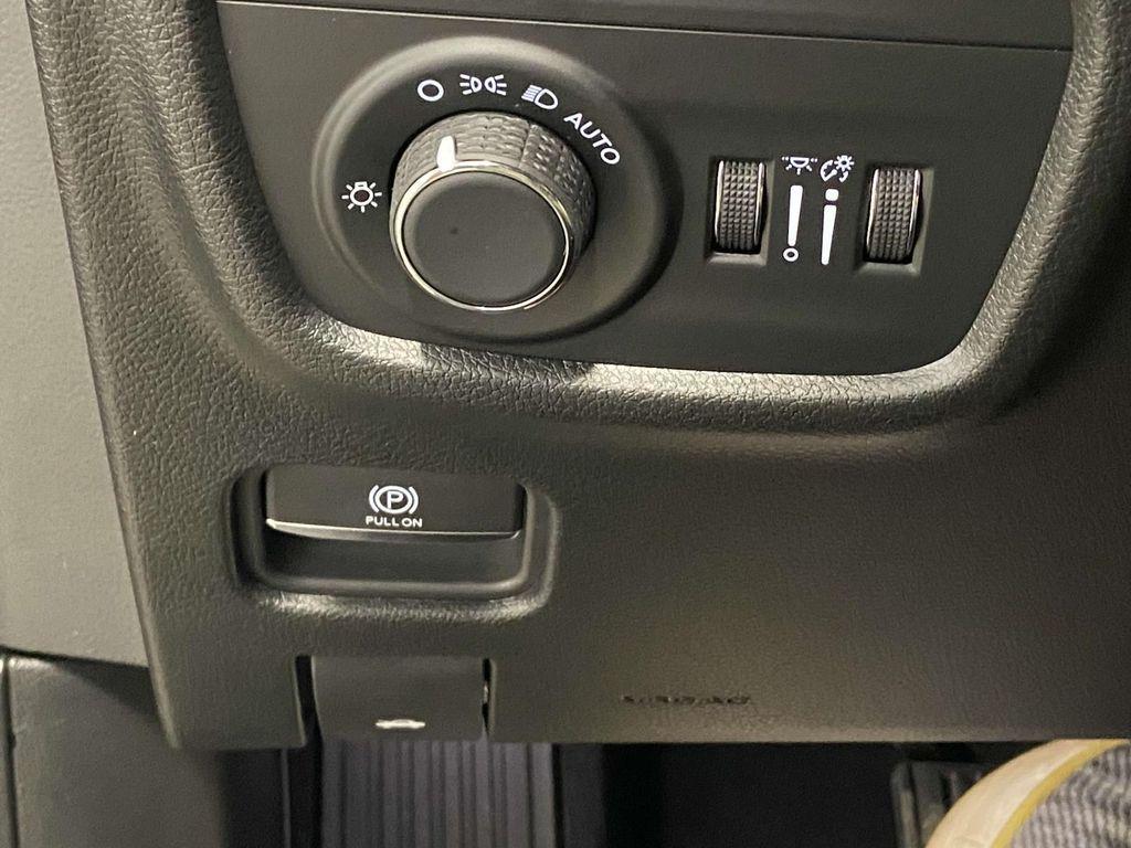 new 2025 Jeep Grand Cherokee car, priced at $42,000