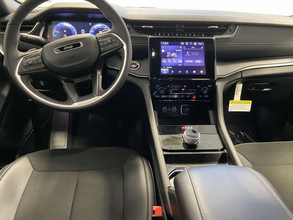 new 2025 Jeep Grand Cherokee car, priced at $42,000
