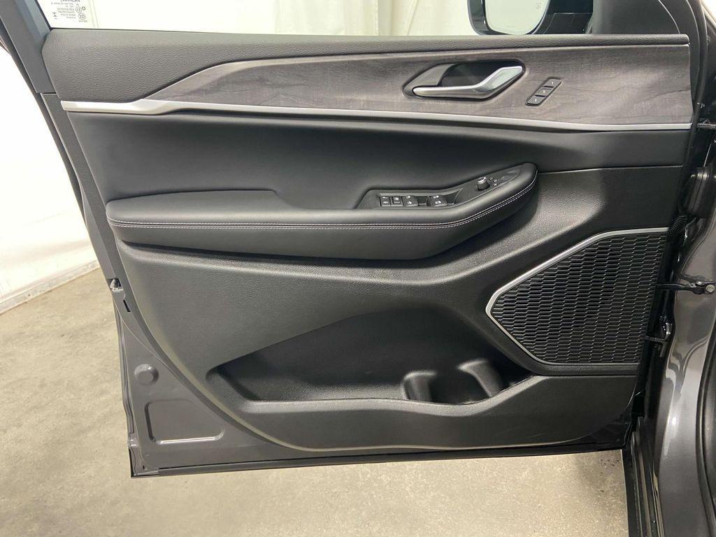 new 2025 Jeep Grand Cherokee L car, priced at $50,962