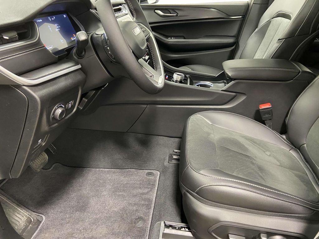 new 2025 Jeep Grand Cherokee L car, priced at $40,230