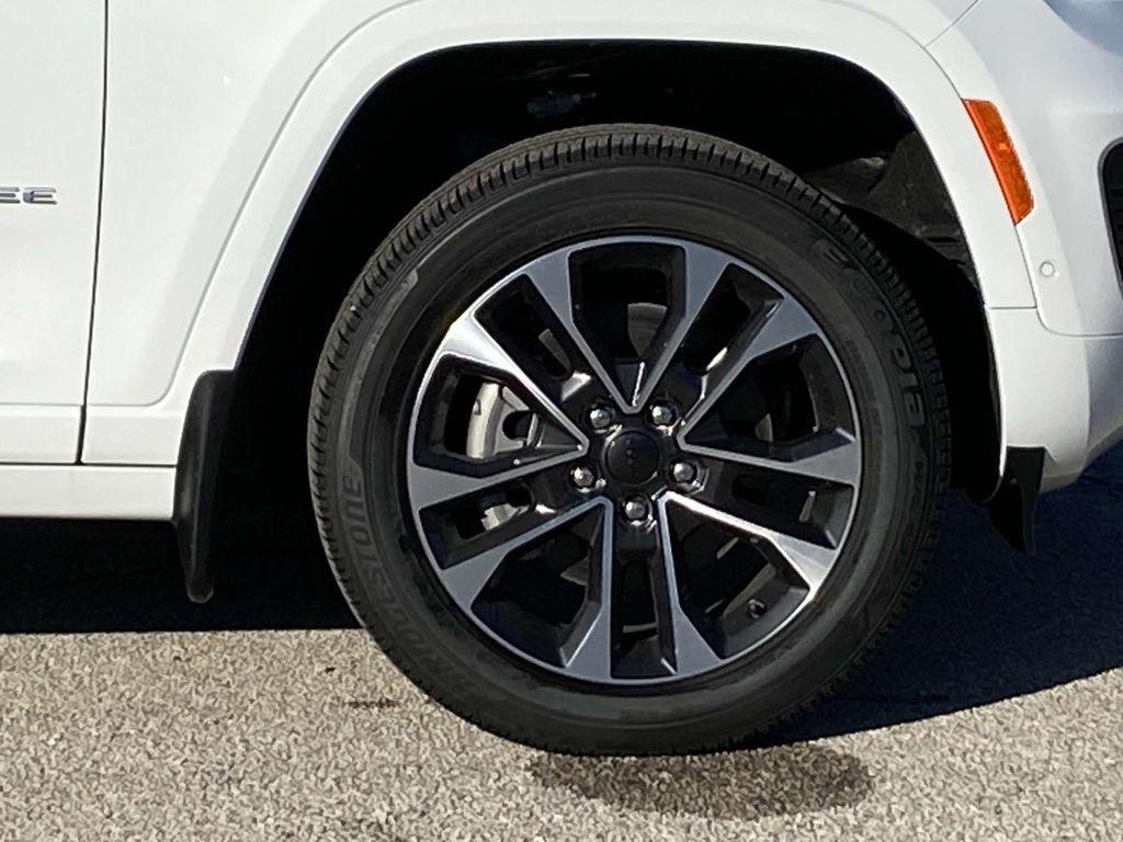 new 2025 Jeep Grand Cherokee L car, priced at $64,888