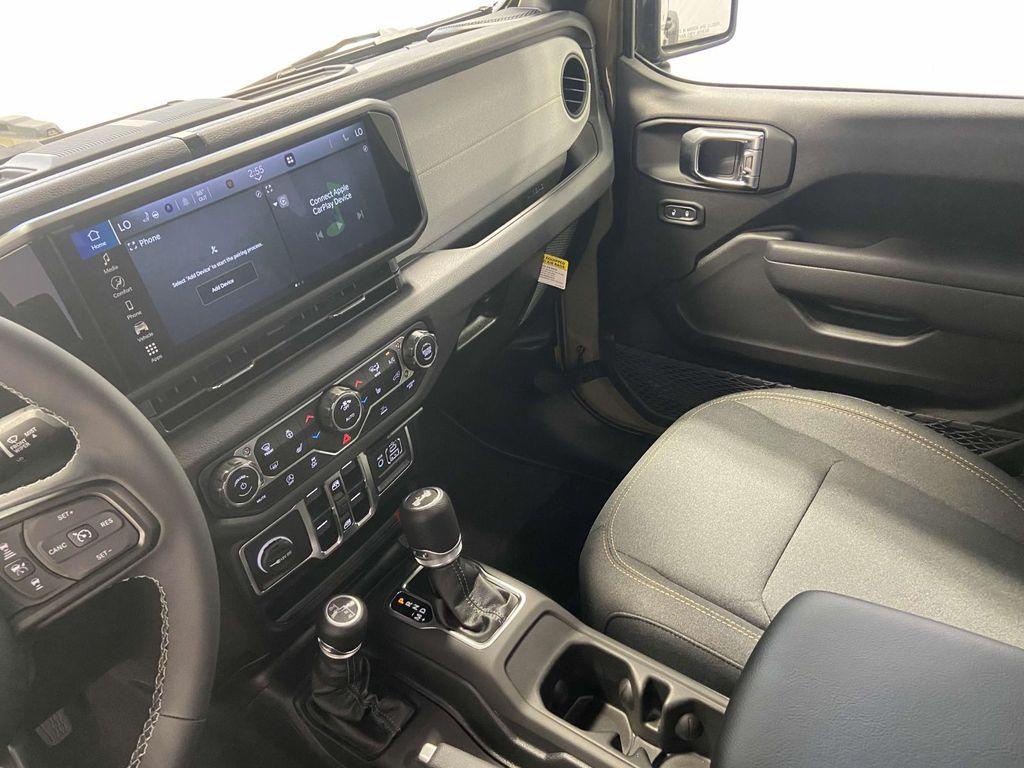 new 2025 Jeep Wrangler car, priced at $46,334