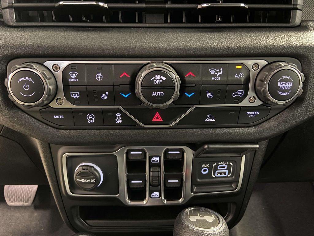 new 2025 Jeep Wrangler car, priced at $46,334