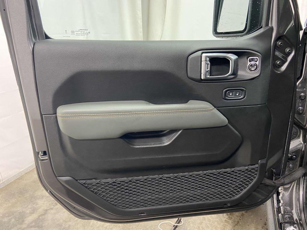 new 2025 Jeep Gladiator car, priced at $54,902