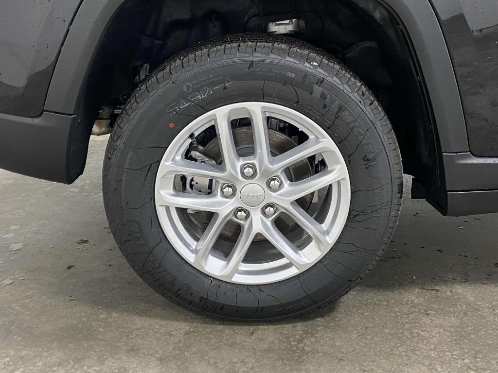 new 2025 Jeep Grand Cherokee car, priced at $39,214