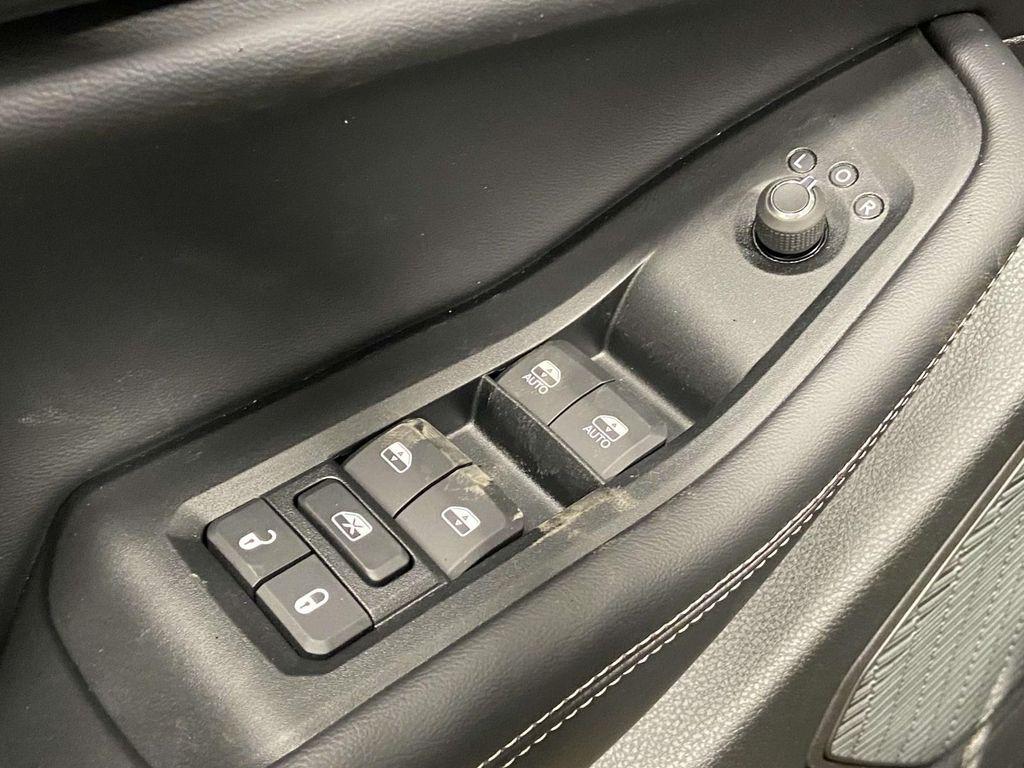 new 2025 Jeep Grand Cherokee car, priced at $39,214