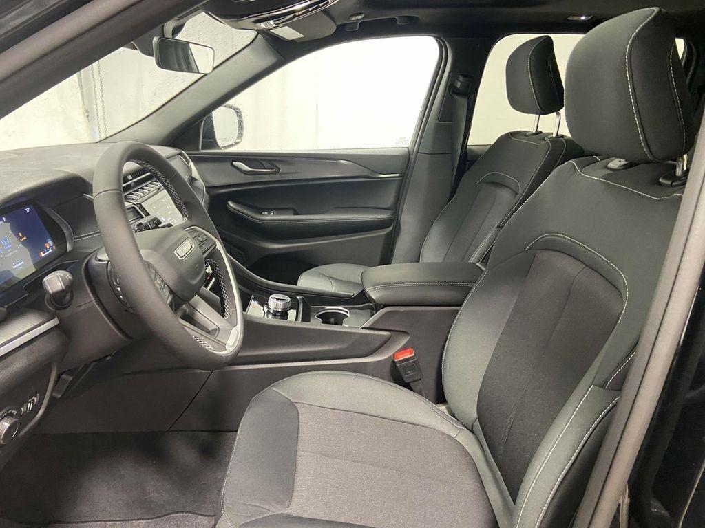 new 2025 Jeep Grand Cherokee car, priced at $39,214