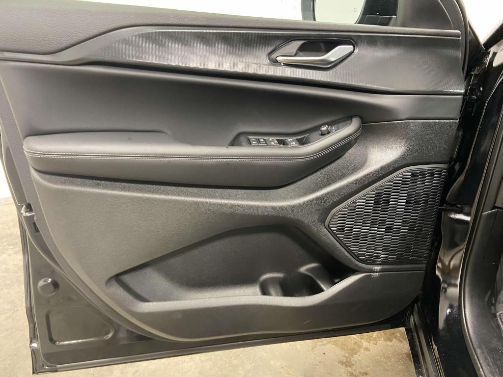 new 2025 Jeep Grand Cherokee car, priced at $39,214
