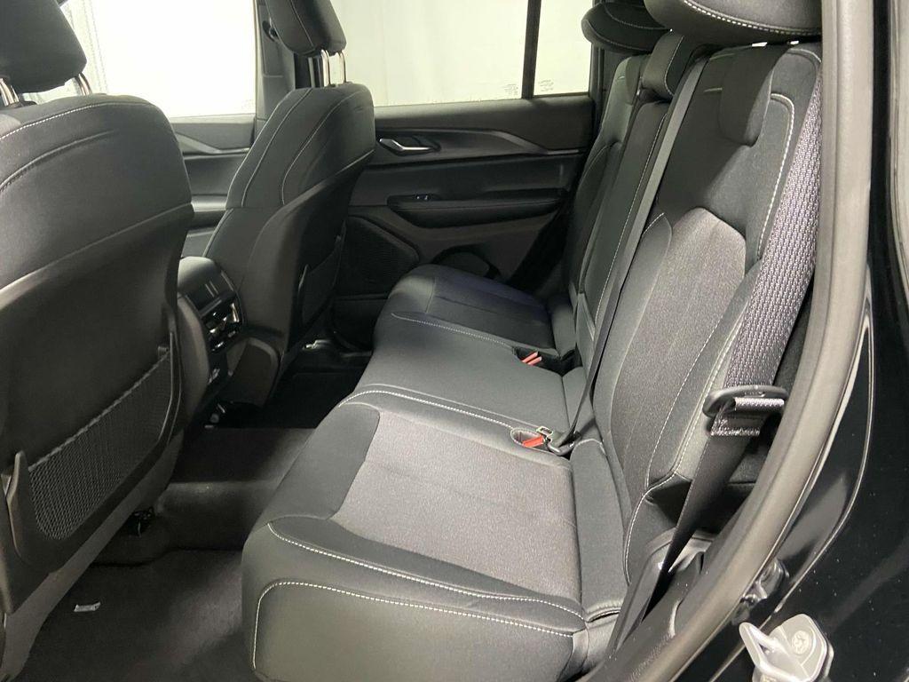 new 2025 Jeep Grand Cherokee car, priced at $39,214