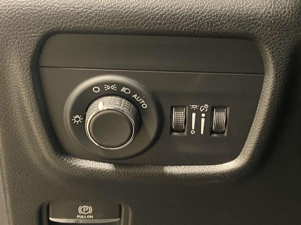 new 2025 Jeep Grand Cherokee car, priced at $39,214