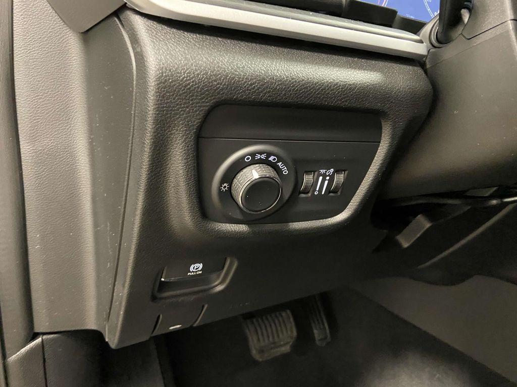 new 2025 Jeep Grand Cherokee car, priced at $39,928