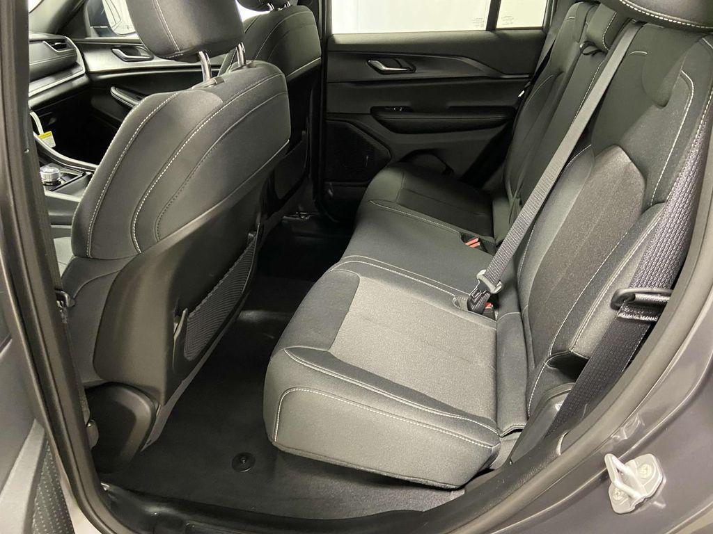 new 2025 Jeep Grand Cherokee car, priced at $39,928