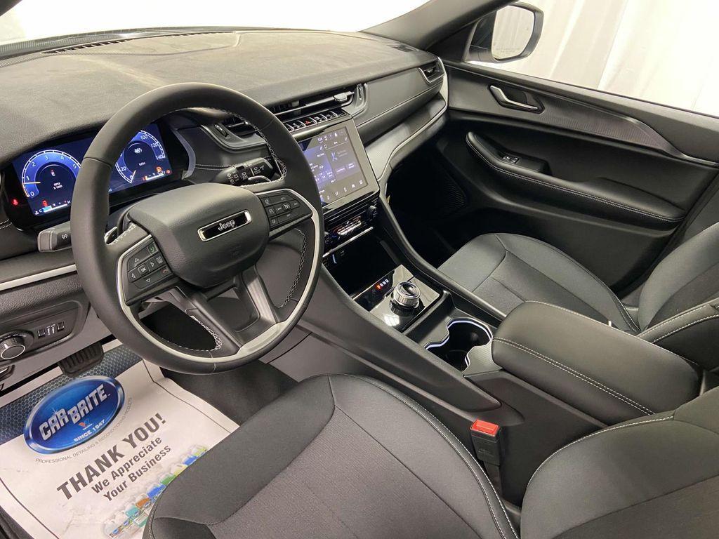 new 2025 Jeep Grand Cherokee car, priced at $38,678