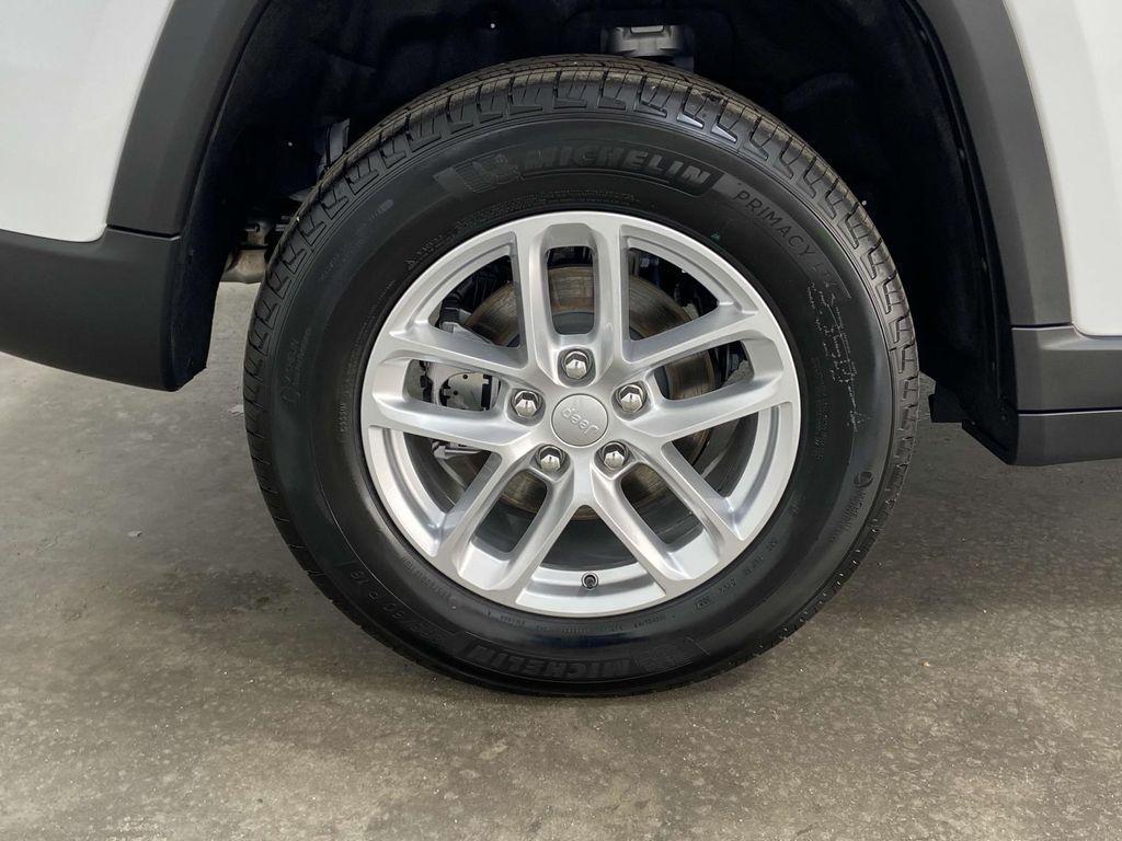 new 2025 Jeep Grand Cherokee car, priced at $38,678