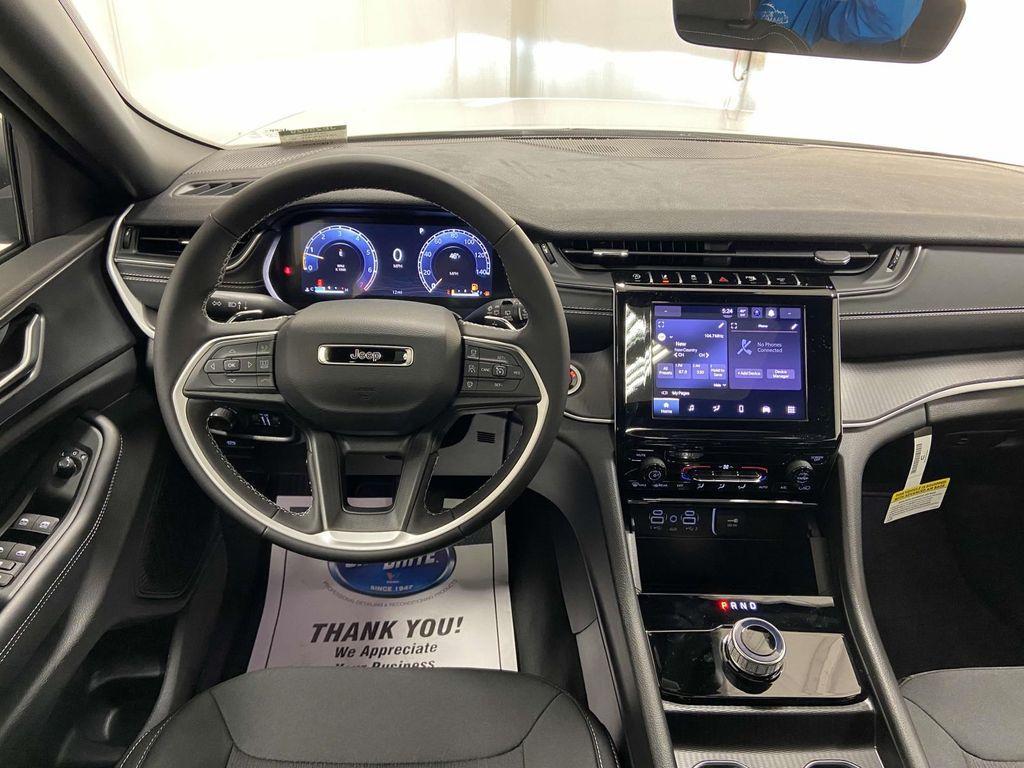 new 2025 Jeep Grand Cherokee car, priced at $38,678