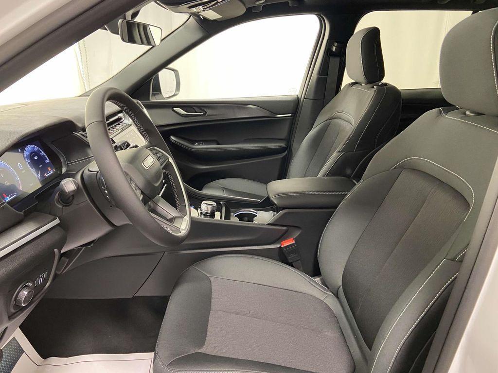 new 2025 Jeep Grand Cherokee car, priced at $38,678