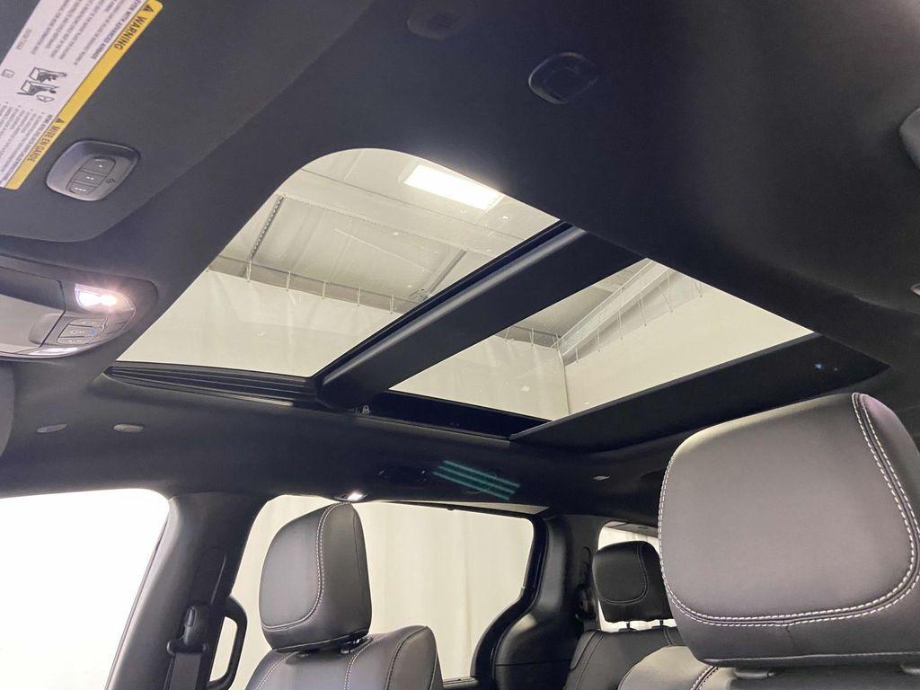 new 2025 Chrysler Pacifica car, priced at $43,031