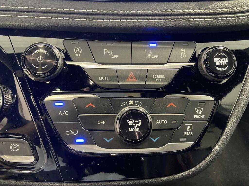 new 2025 Chrysler Pacifica car, priced at $43,031