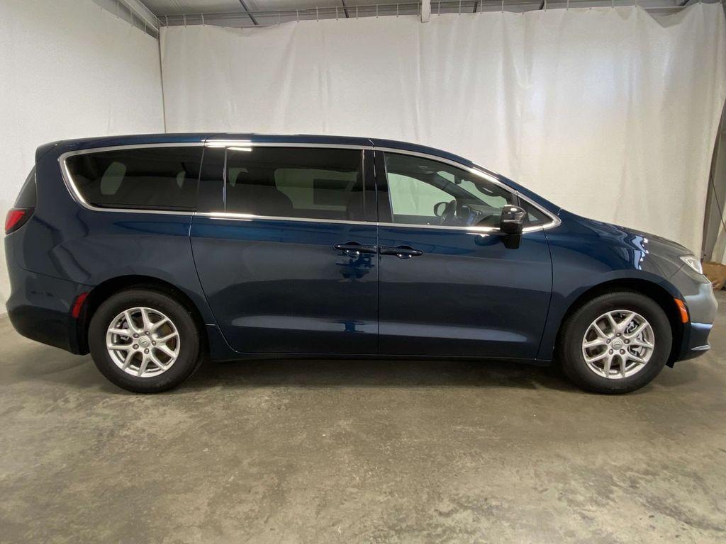 new 2025 Chrysler Pacifica car, priced at $43,031