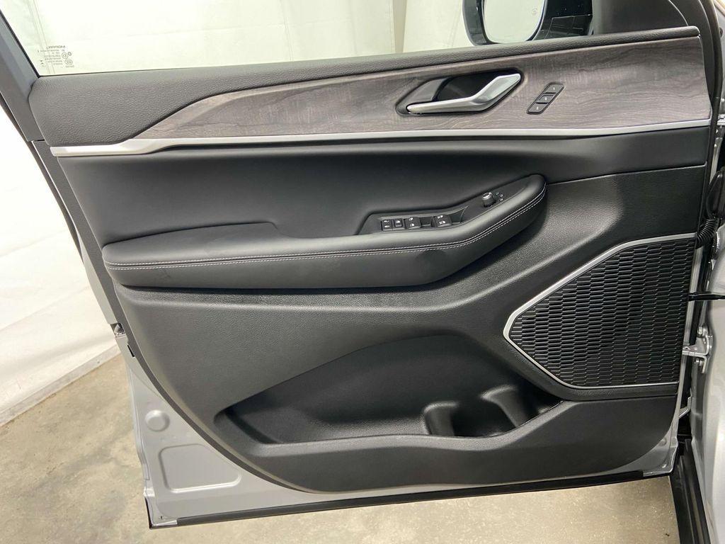 new 2025 Jeep Grand Cherokee L car, priced at $50,962