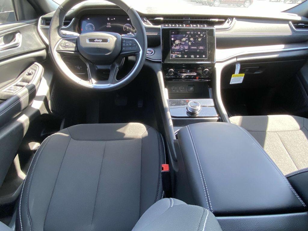 new 2025 Jeep Grand Cherokee car, priced at $35,680