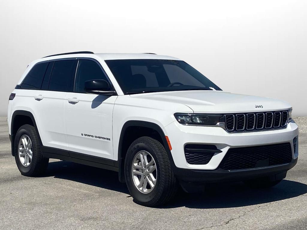 new 2025 Jeep Grand Cherokee car, priced at $35,680