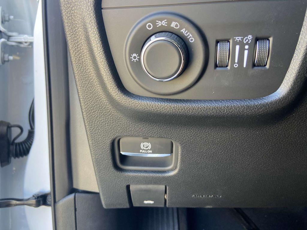 new 2025 Jeep Grand Cherokee car, priced at $35,680