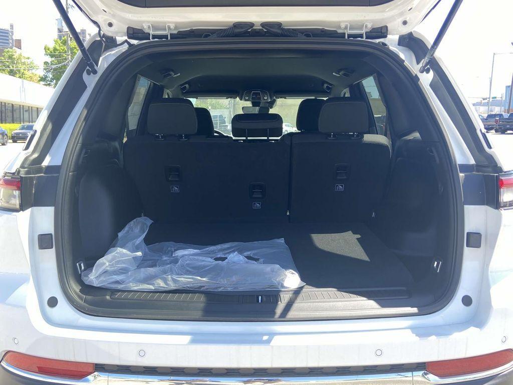 new 2025 Jeep Grand Cherokee car, priced at $35,680