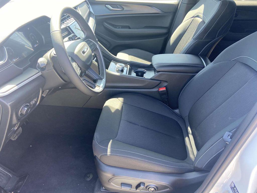 new 2025 Jeep Grand Cherokee car, priced at $35,680