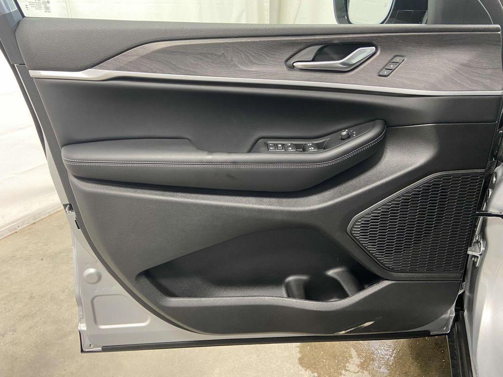 new 2025 Jeep Grand Cherokee L car, priced at $49,937