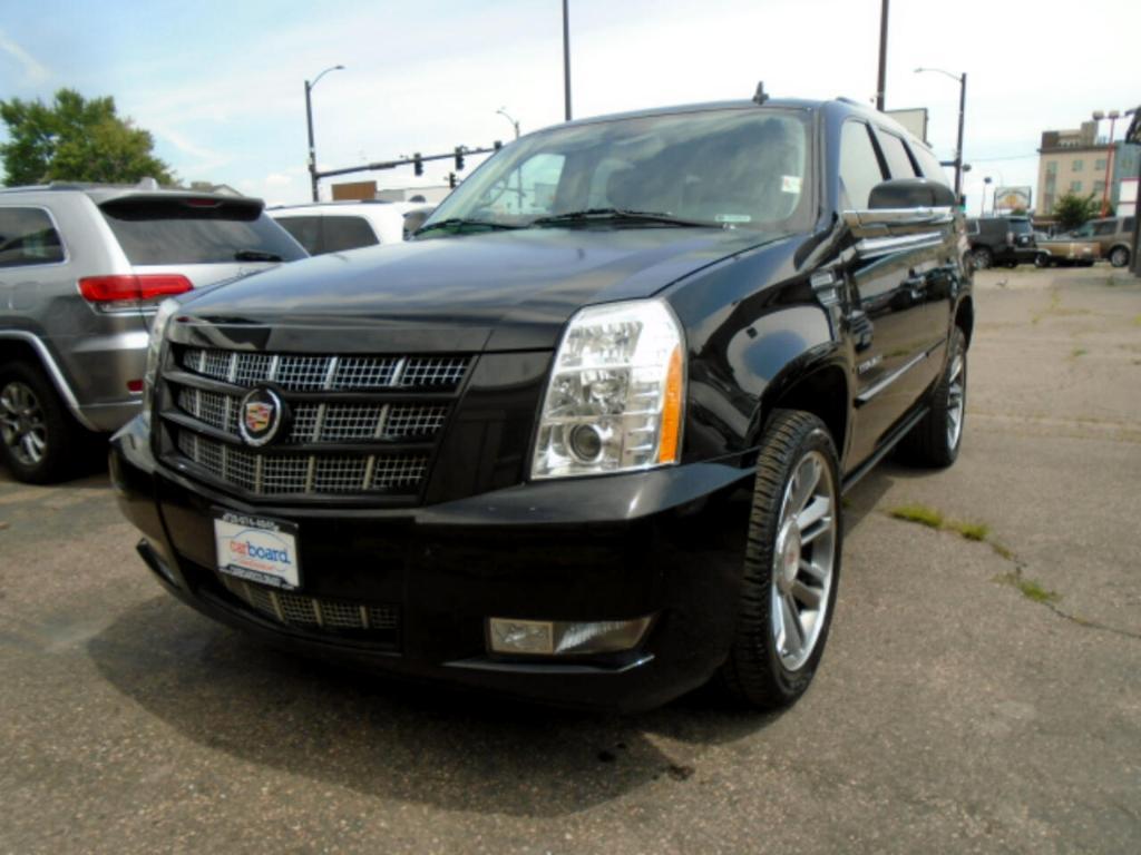 used 2014 Cadillac Escalade car, priced at $21,997