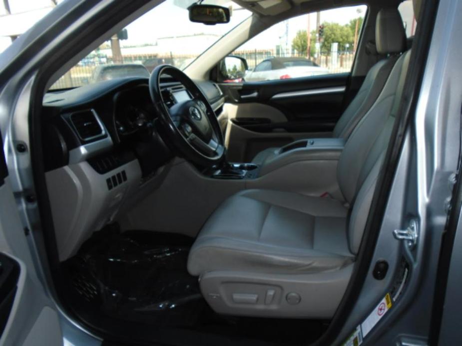 used 2014 Toyota Highlander car, priced at $19,491