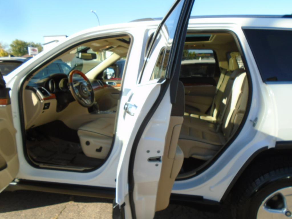 used 2013 Jeep Grand Cherokee car, priced at $14,497