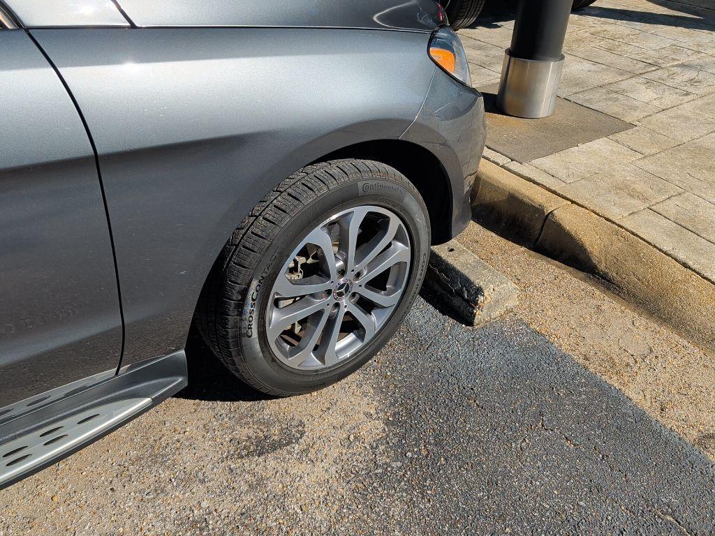 used 2019 Mercedes-Benz GLE 400 car, priced at $24,997