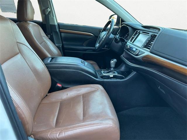 used 2019 Toyota Highlander car, priced at $25,997