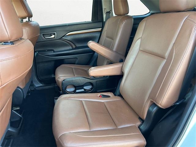 used 2019 Toyota Highlander car, priced at $25,997