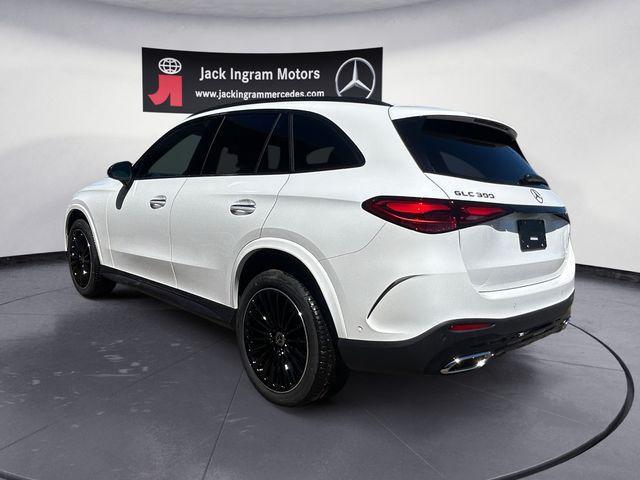 new 2025 Mercedes-Benz GLC 300 car, priced at $57,045