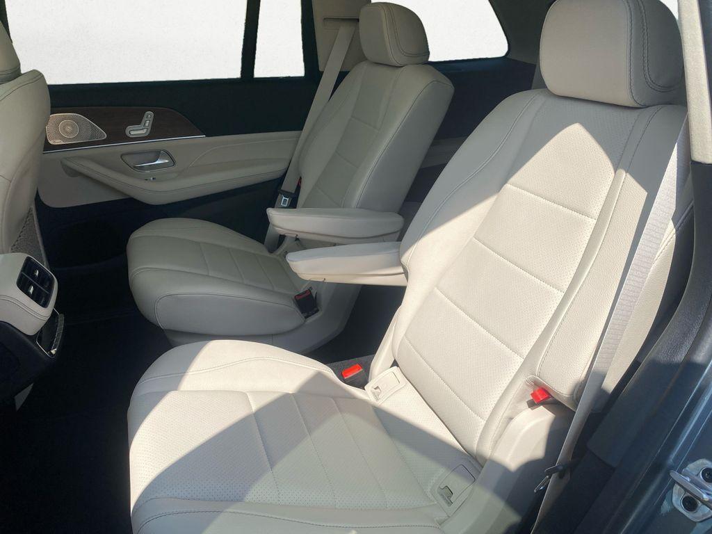 new 2026 Mercedes-Benz GLS 450 car