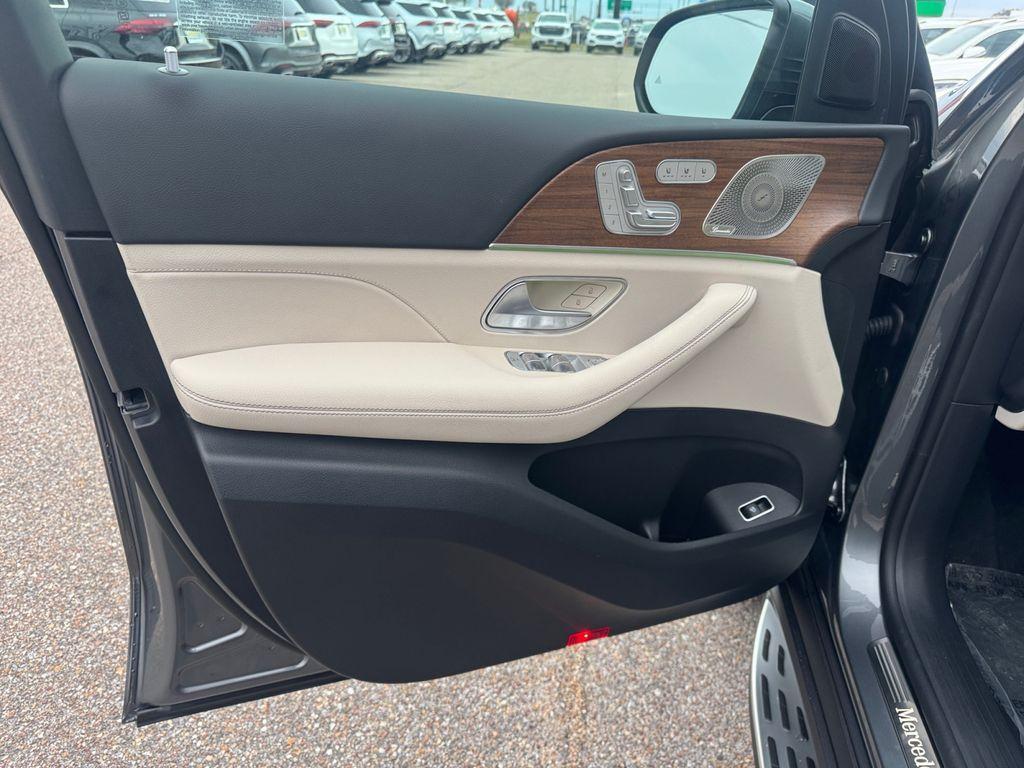 new 2026 Mercedes-Benz GLS 450 car