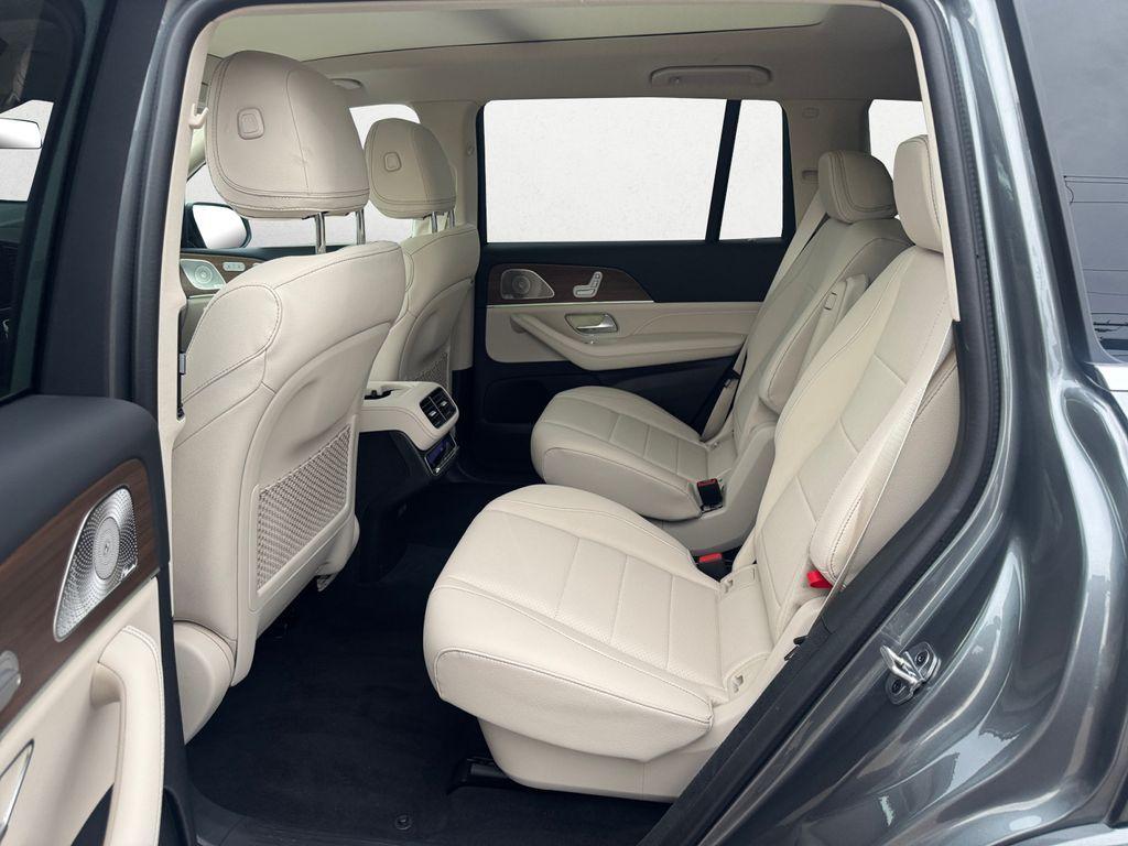 new 2026 Mercedes-Benz GLS 450 car