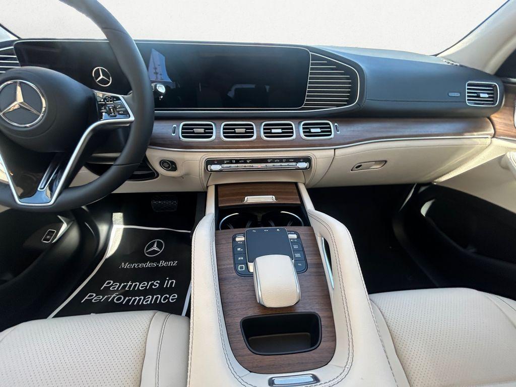 new 2025 Mercedes-Benz GLE 450 car, priced at $85,015