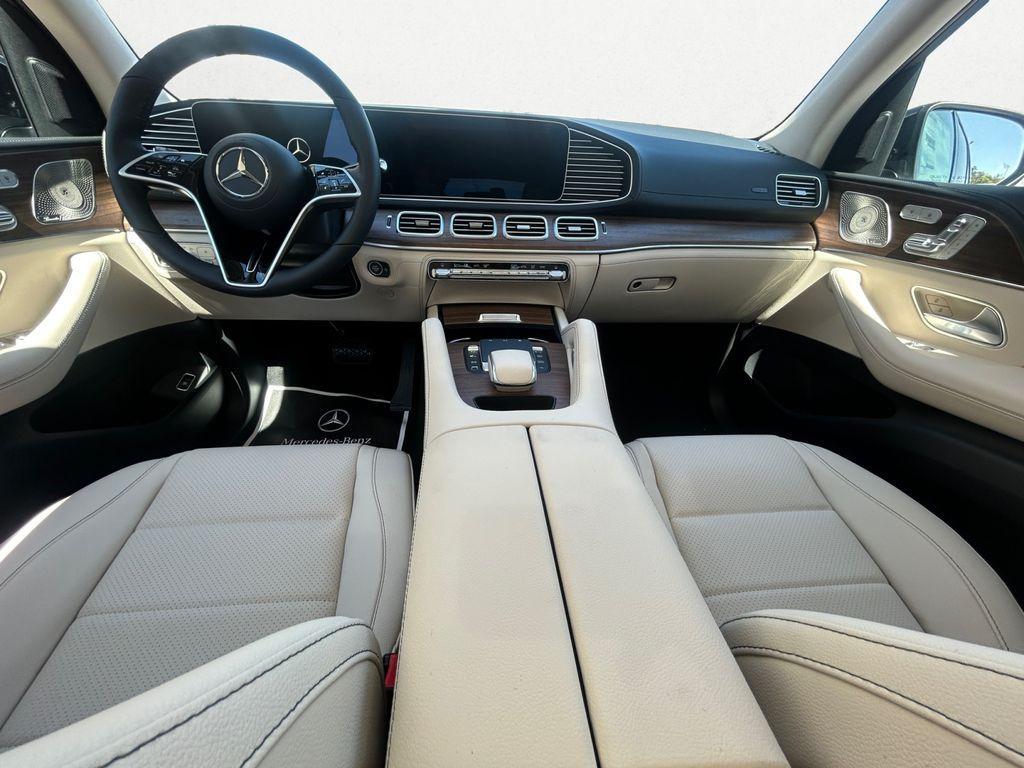 new 2025 Mercedes-Benz GLE 450 car, priced at $85,015
