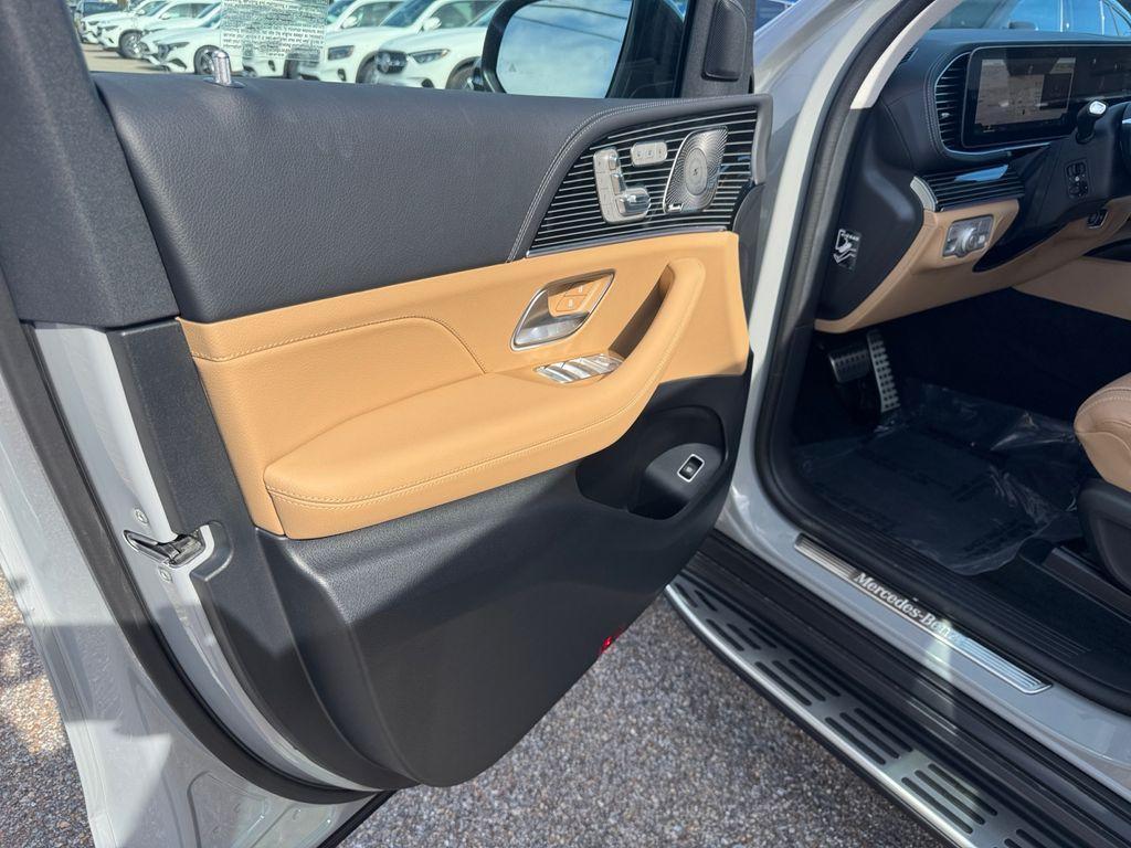 new 2026 Mercedes-Benz GLS 450 car